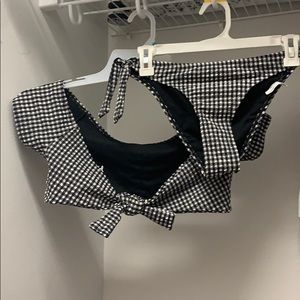 Super cute Bikini set tie top and tie bottoms!